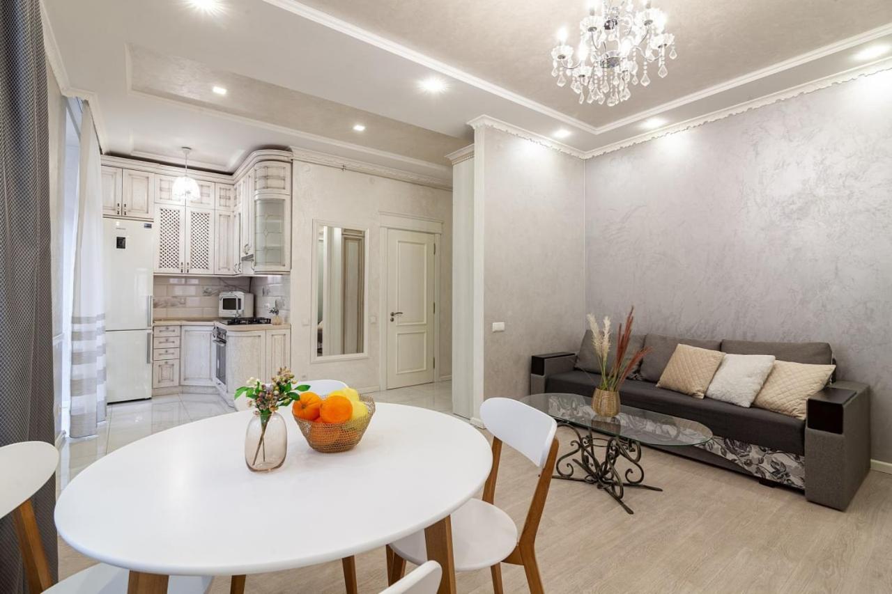 Апартаменти З Балконом І Парковкою Lviv Ngoại thất bức ảnh
